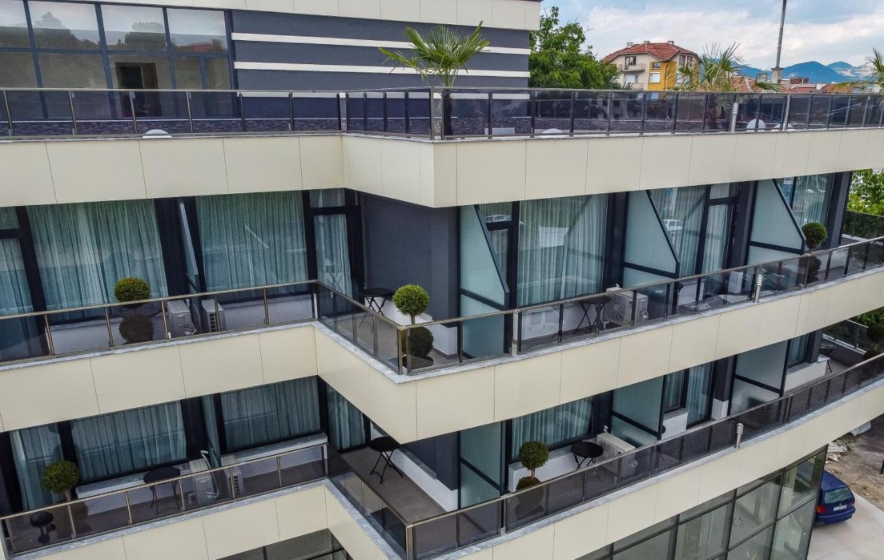 Hotel Caesar 2 Kŭrdzhali Exteriör bild