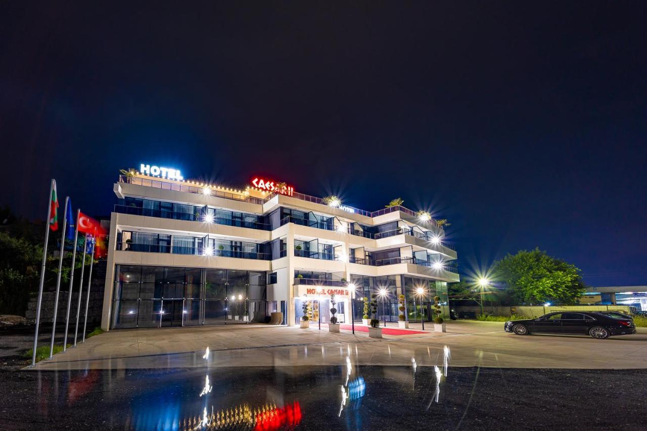 Hotel Caesar 2 Kŭrdzhali Exteriör bild