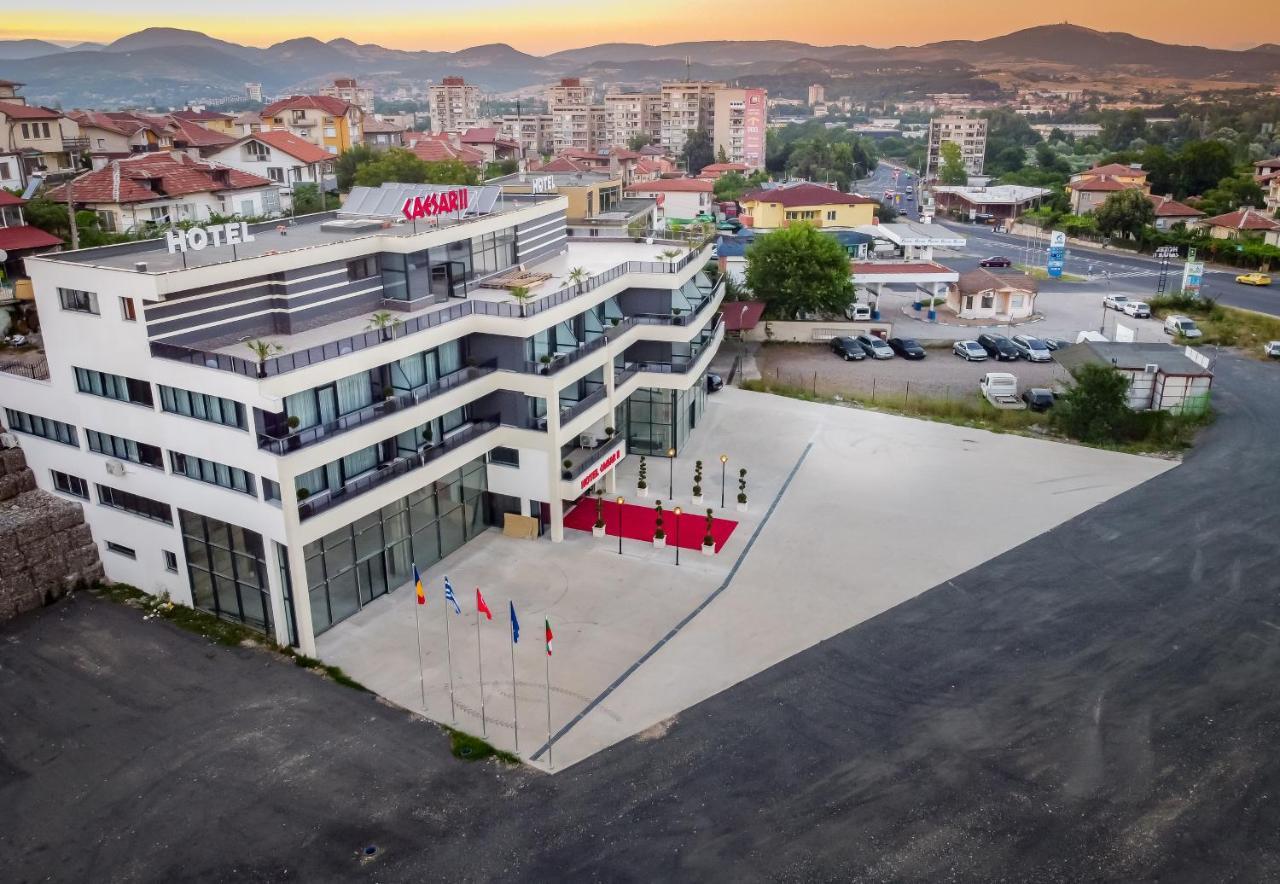 Hotel Caesar 2 Kŭrdzhali Exteriör bild