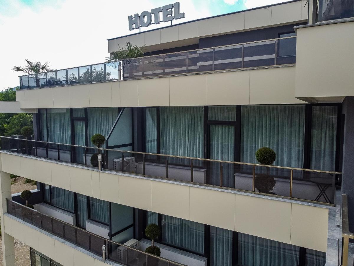 Hotel Caesar 2 Kŭrdzhali Exteriör bild