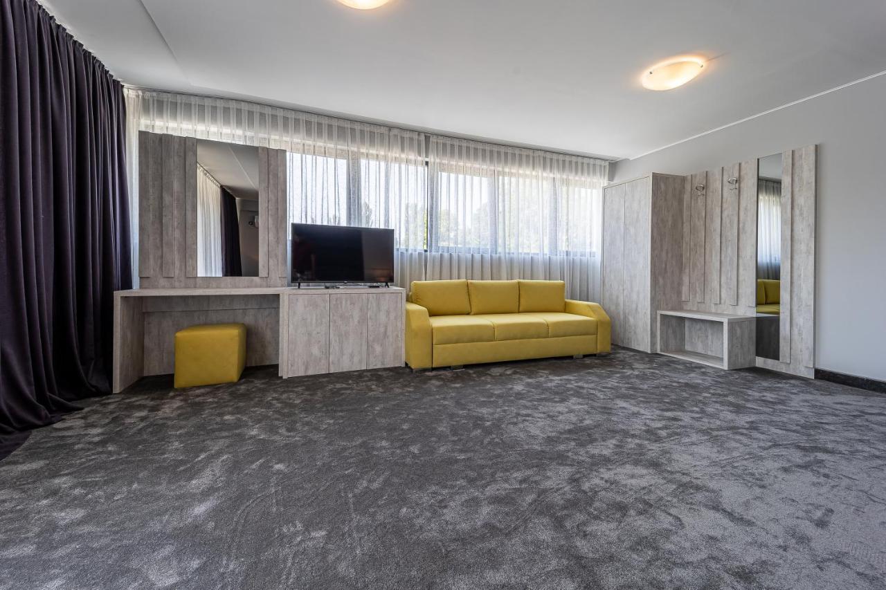 Hotel Caesar 2 Kŭrdzhali Exteriör bild