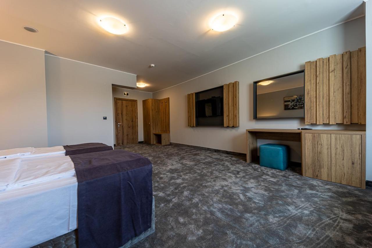 Hotel Caesar 2 Kŭrdzhali Exteriör bild