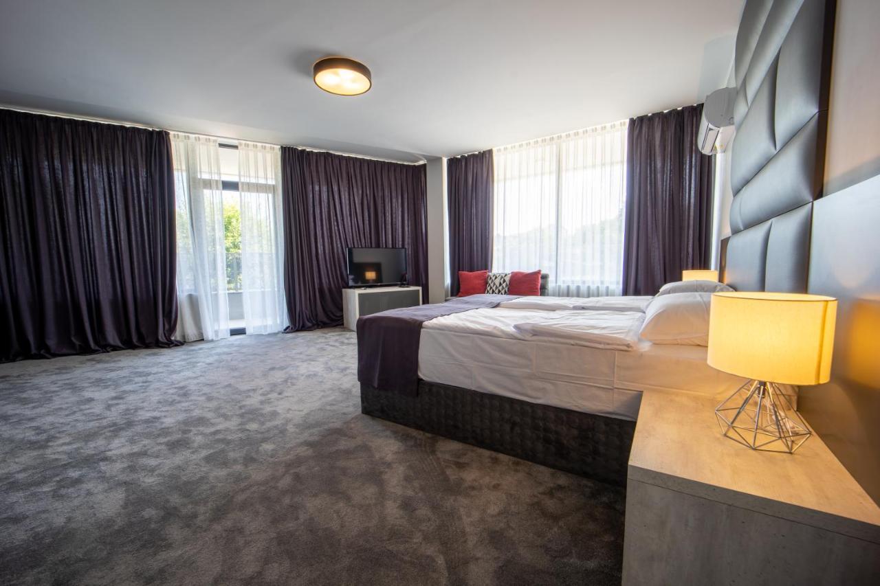 Hotel Caesar 2 Kŭrdzhali Exteriör bild