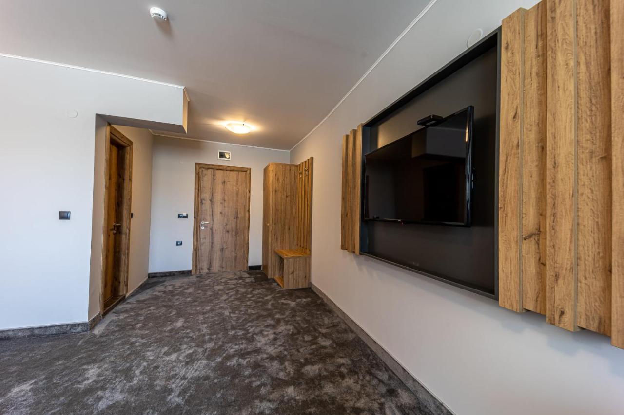 Hotel Caesar 2 Kŭrdzhali Exteriör bild