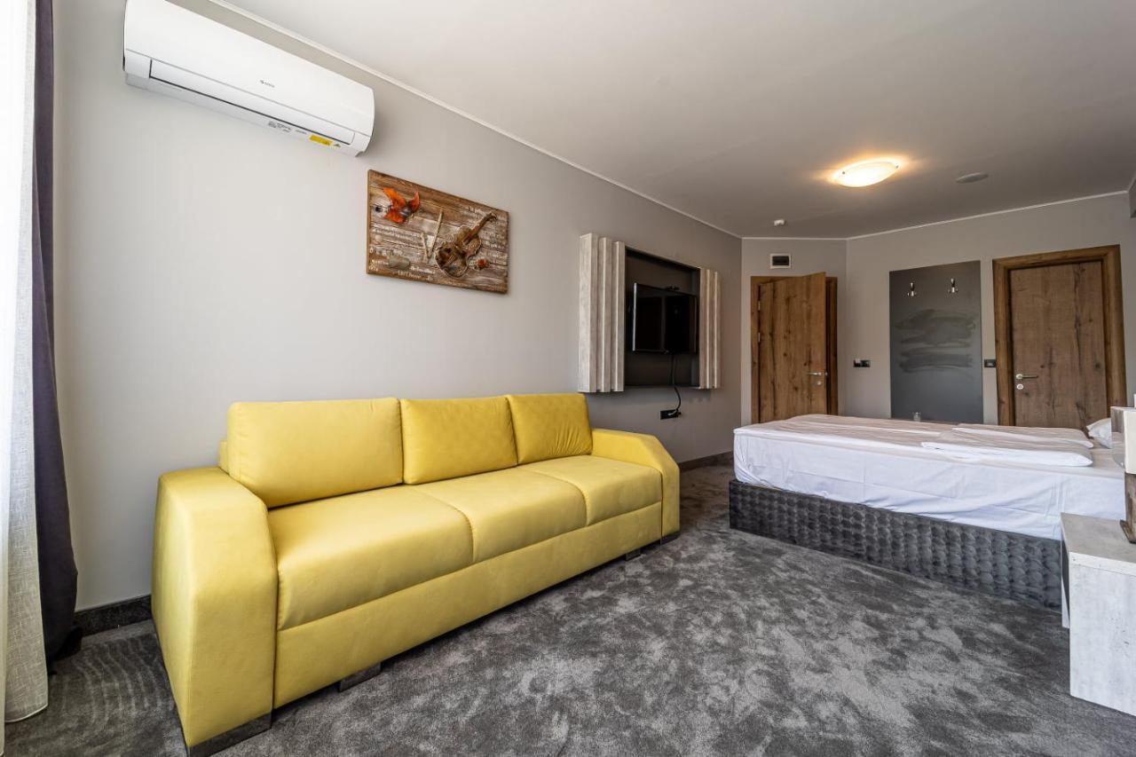 Hotel Caesar 2 Kŭrdzhali Exteriör bild