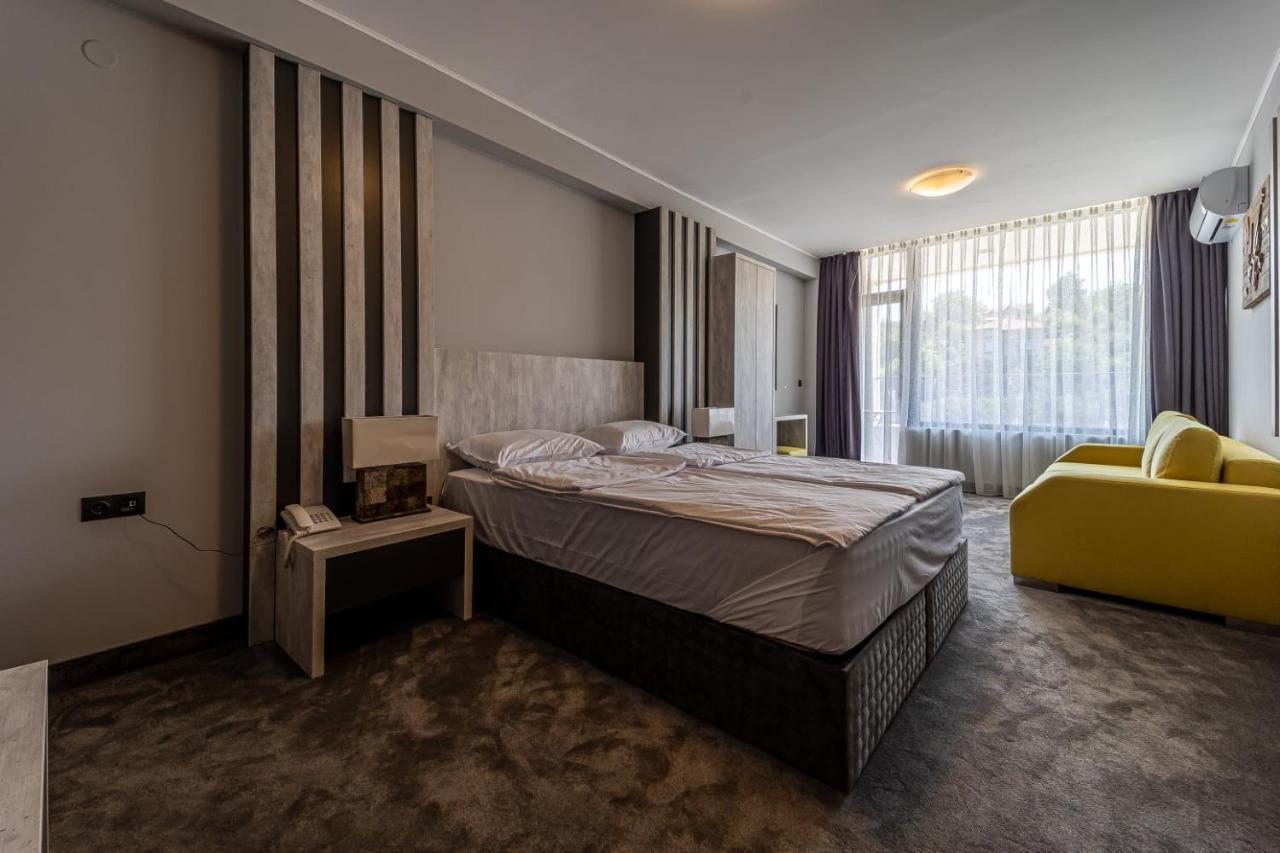 Hotel Caesar 2 Kŭrdzhali Exteriör bild