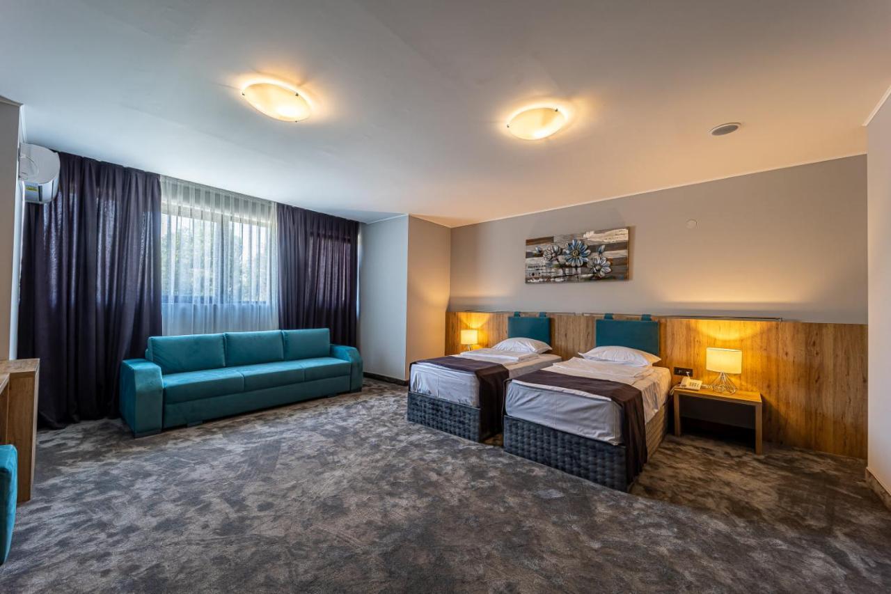 Hotel Caesar 2 Kŭrdzhali Exteriör bild
