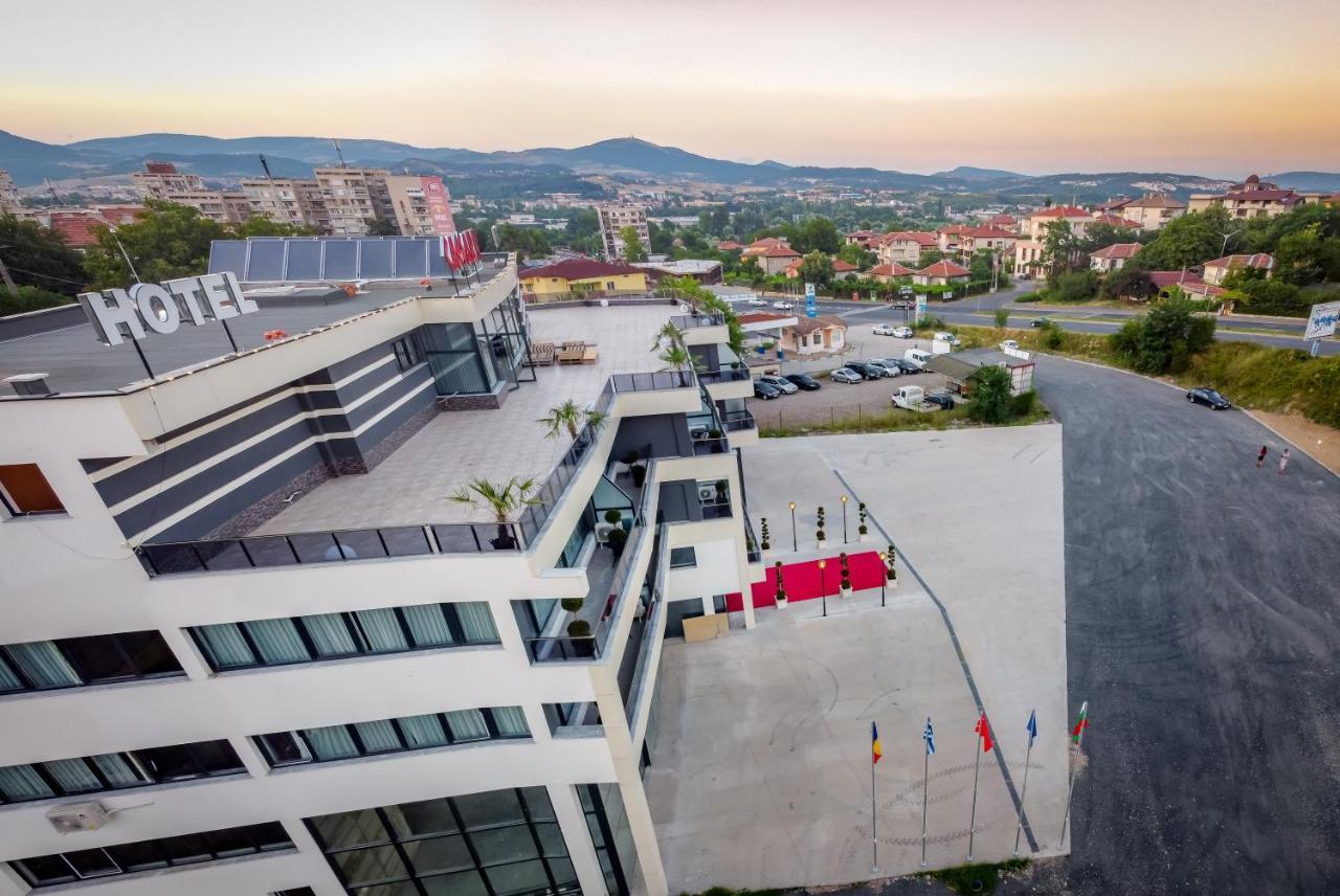 Hotel Caesar 2 Kŭrdzhali Exteriör bild